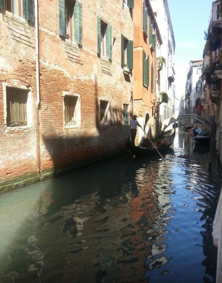 Ramo Del Teatro Canal View Venice