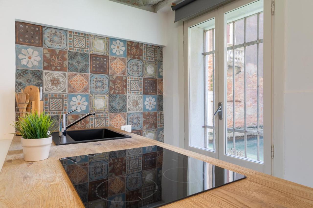 Apartment Ramo Del Teatro Canal View Venice