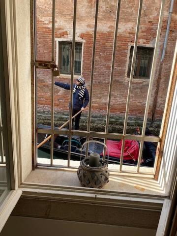 Ramo Del Teatro Canal View Apartment Venice